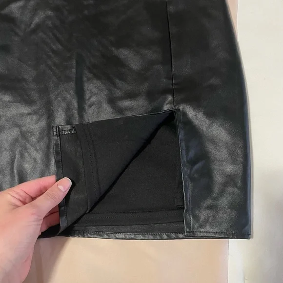 Black Leather skirt - Picture 3 of 5